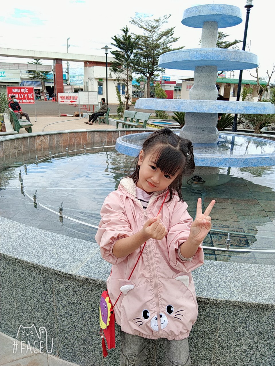 bé Khánh Linh